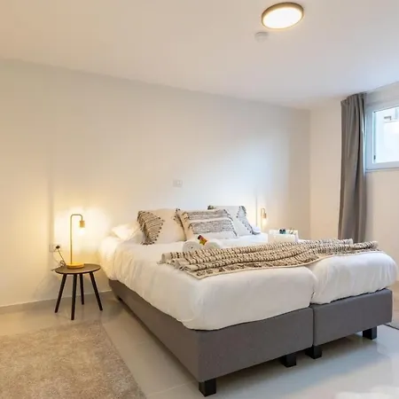 Huswell - Stylish Duplex In Town House * أوستيند
