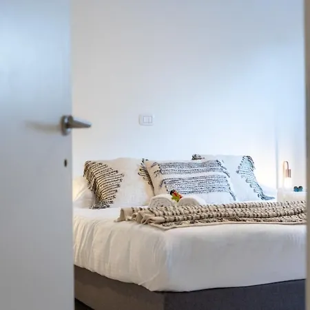 Huswell - Stylish Duplex In Town House Apartment Ostend